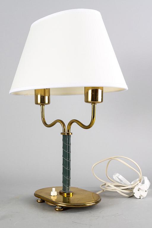 Josef Frank, bordslampa nr 2388 för firma Svenskt Tenn sent 1900-tal.