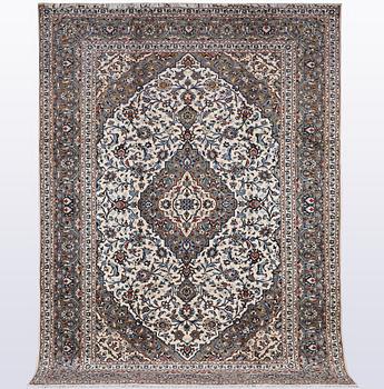 A carpet, Kashan, ca 348 x 246 cm.