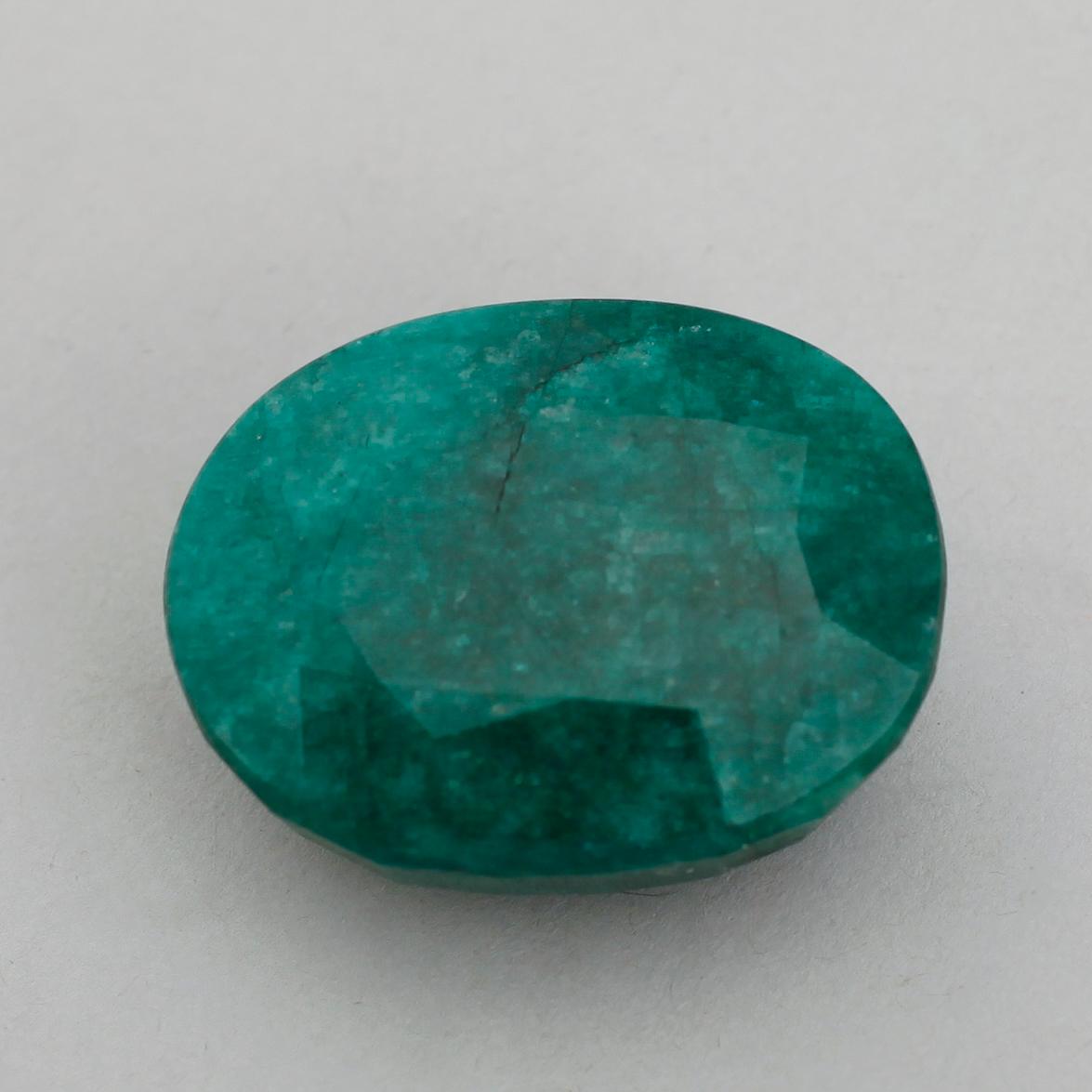 SMARAGD, oval fasetterad, ca 145 ct, oinfattad.