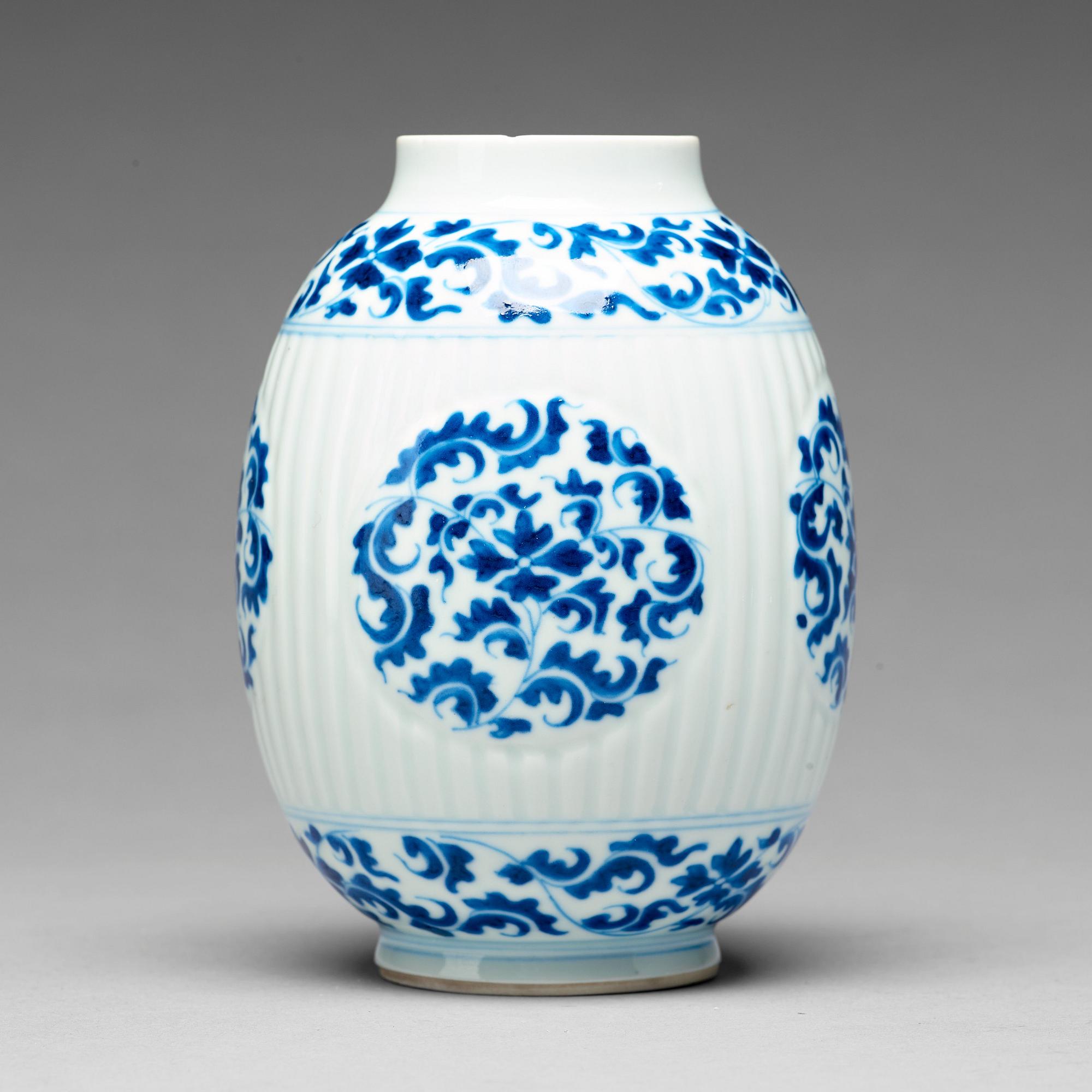 TEKRUKA, porslin. Qingdynastin, Kangxi (1662-1722).
