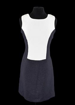 354. A black/white dress by Karl Lagerfeldt.