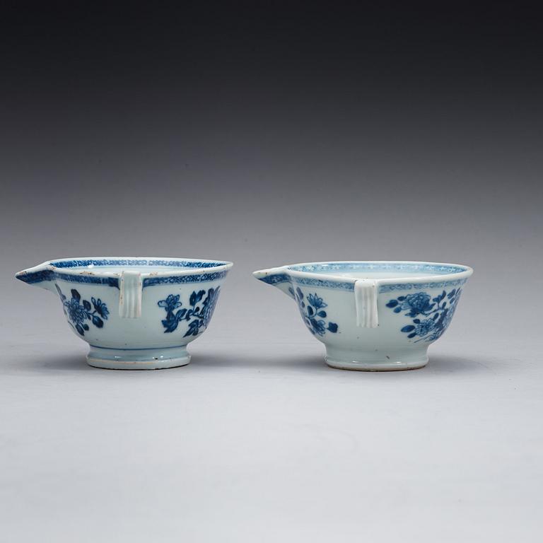 A set of two blue and white sauce boats, Qing dynasty, Qianlong (1736-95).