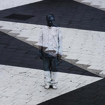 Liu Bolin, "No 1 Square", 2011.