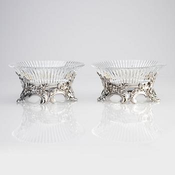 Jardinièrer/skålar, ett par, silver och slipat glas. W.A. Bolin, Moskva 1912-1917.