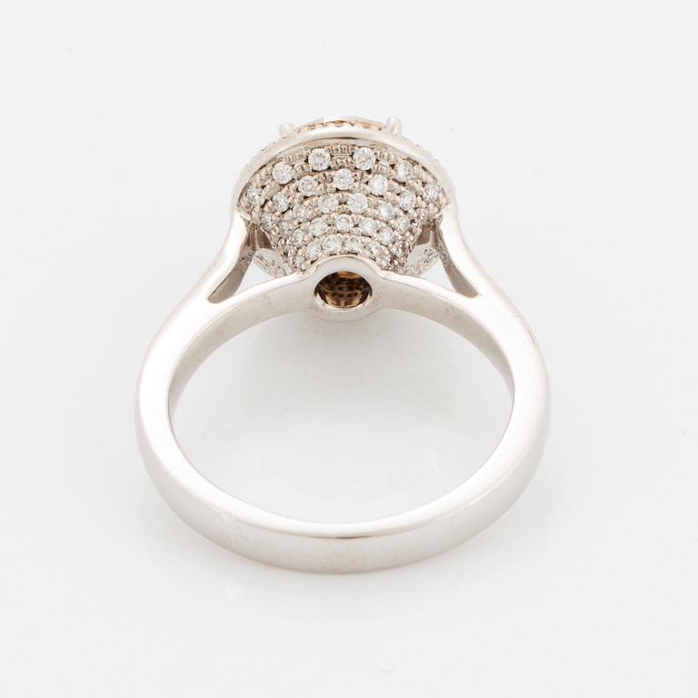 2,10 ct brilliant-cut natural fancy light-brown diamond ring, with IGI certificate.