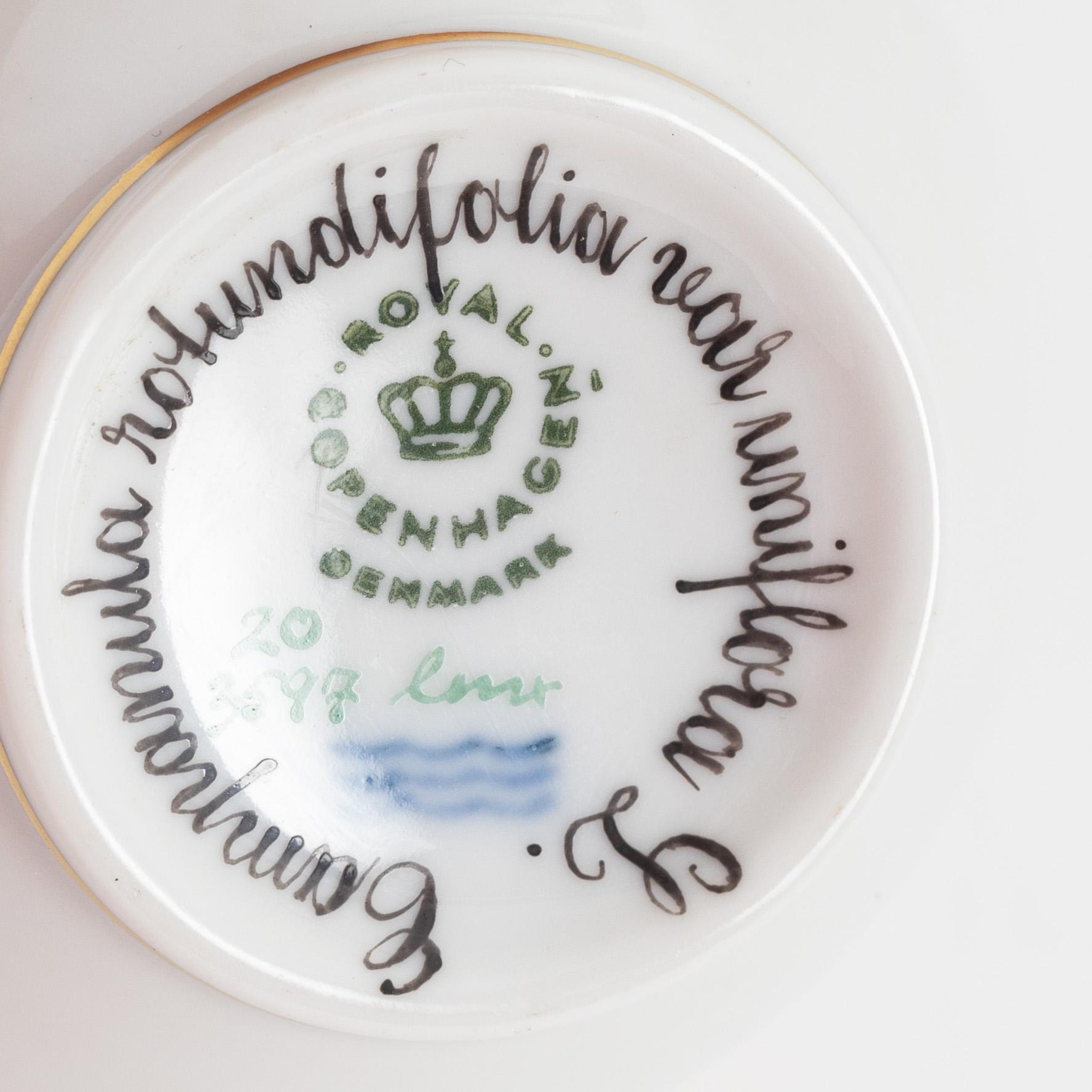 Royal Copenhagen, Kaffekoppar med fat, 4 st, porslin, "Flora Danica", Royal Copenhagen, Danmark, 1957.