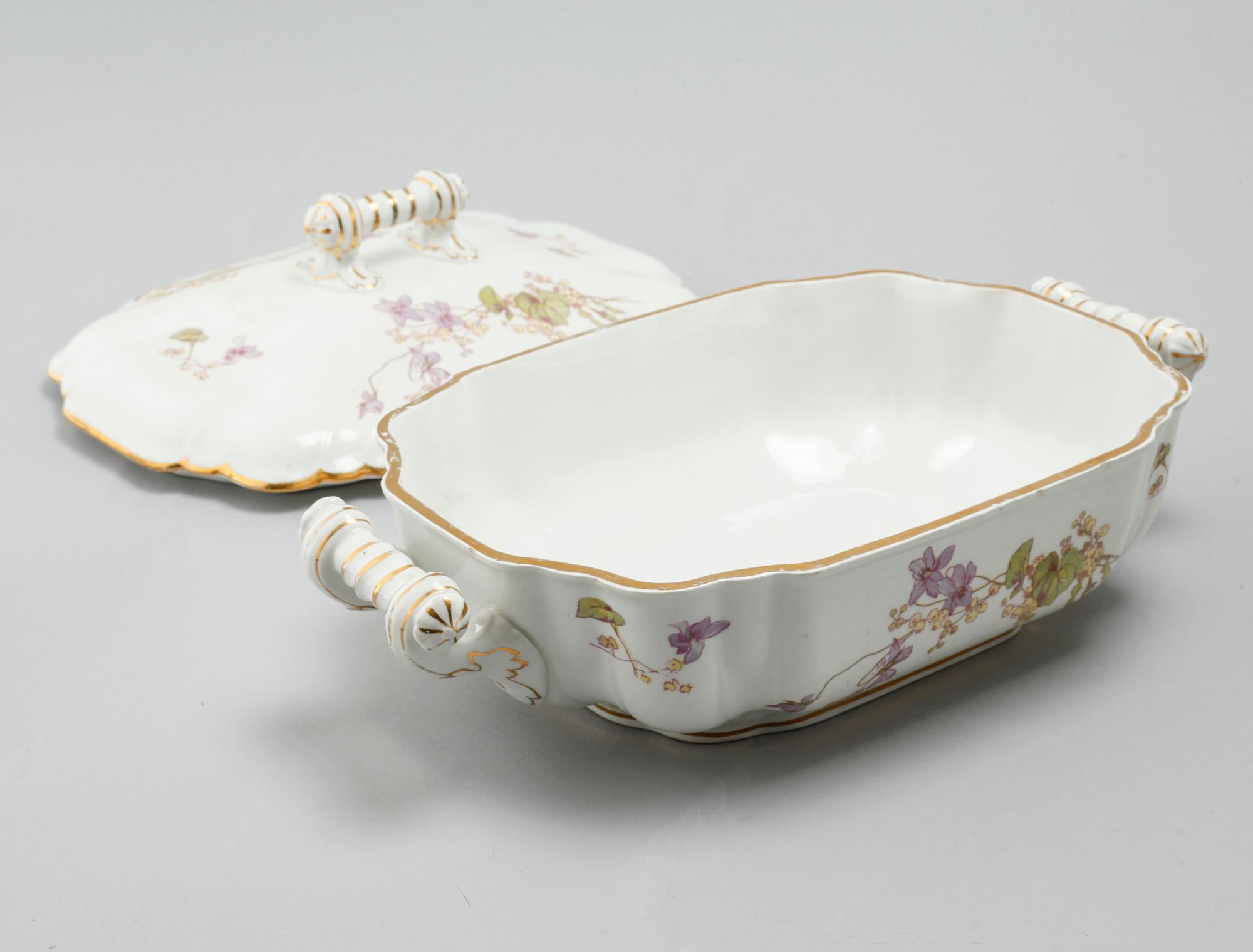 MATSERVIS, 49 delar, opakgods, "Viola", Gustavsberg, tillverkad 1895-1930.