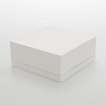 A. Tillander, malja, sterlinghopeaa ja emalia. Turku 2005.