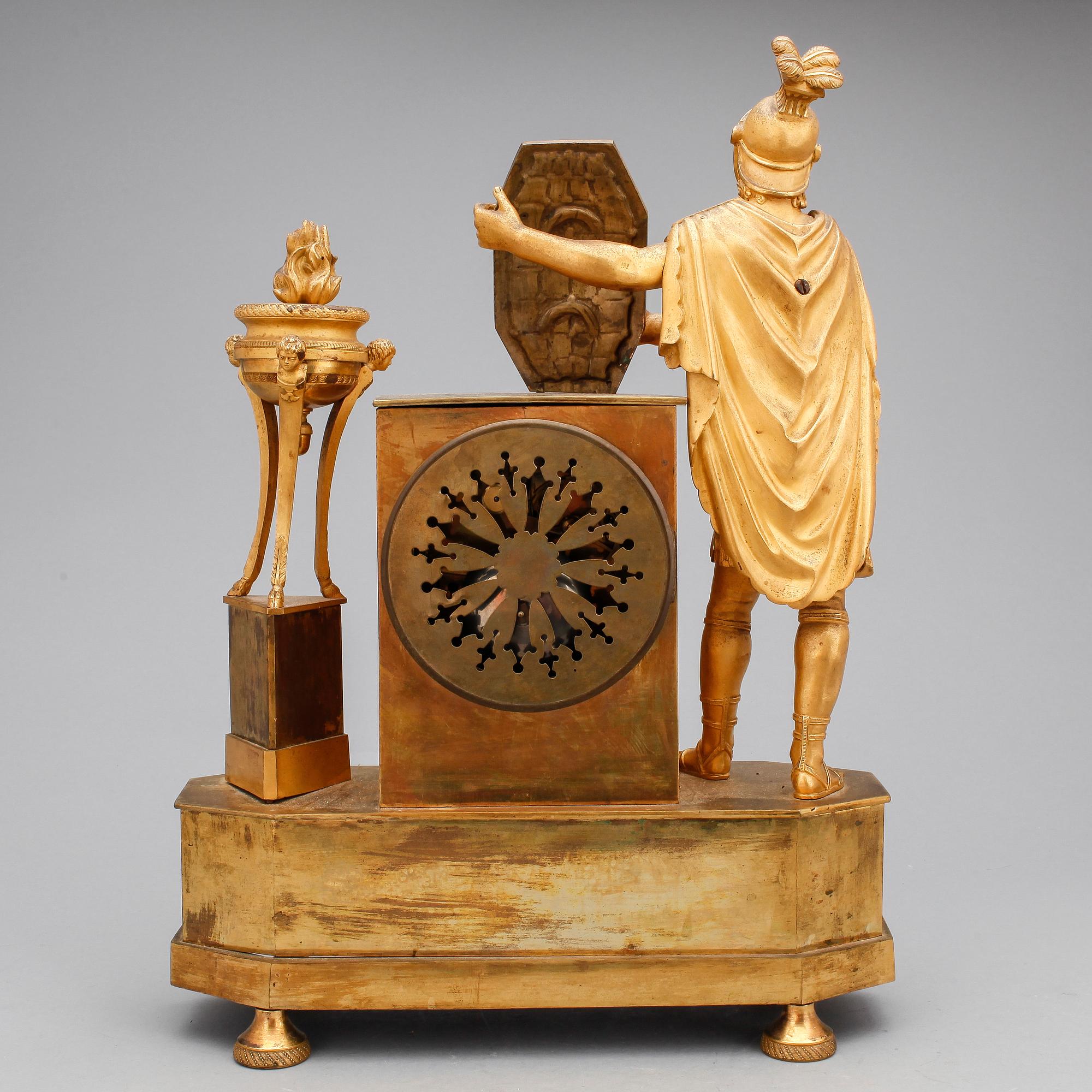 BORDSPENDYL, empire, 1800-talets första hälft.