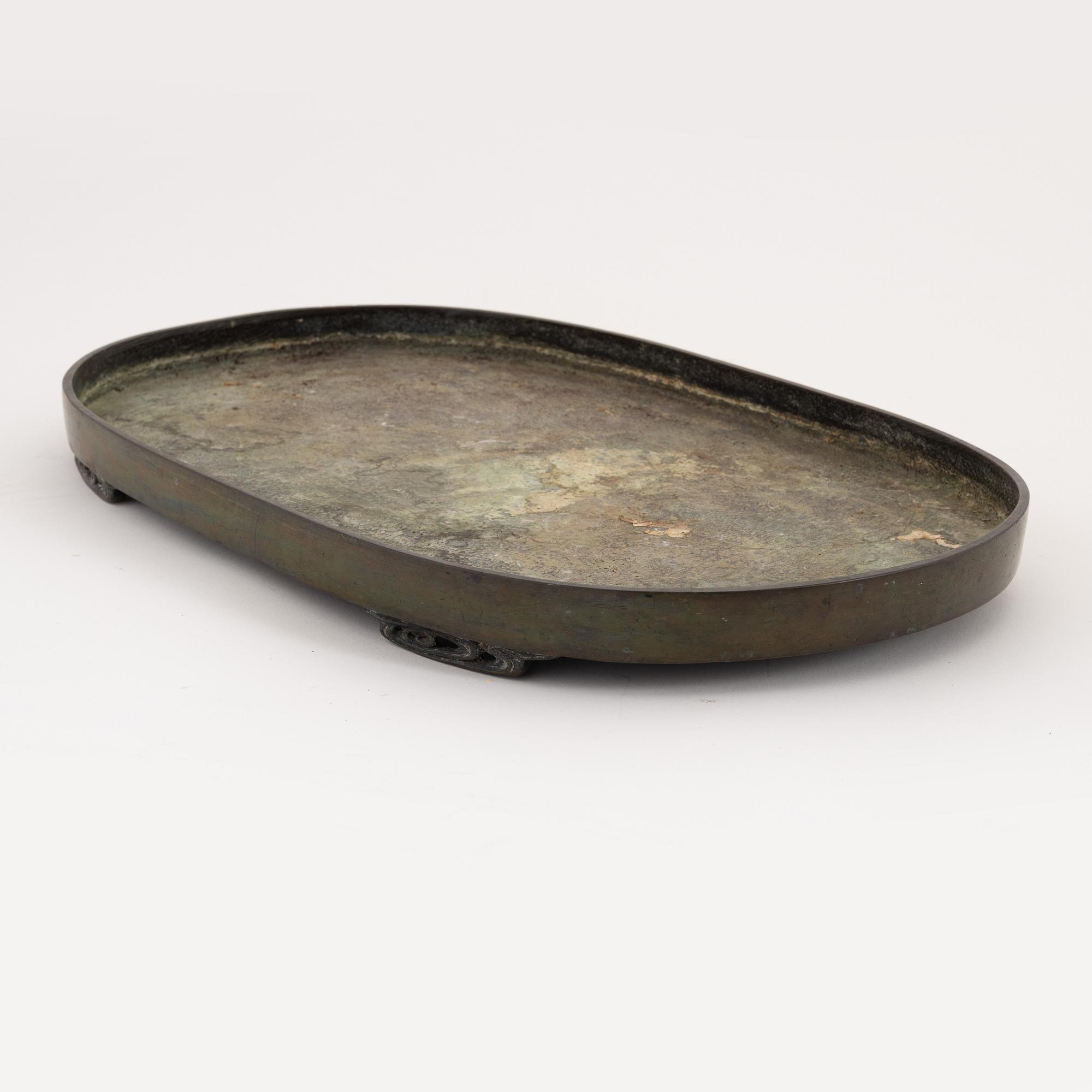 A Japanese bronze tray, Meiji period (1868-1912).