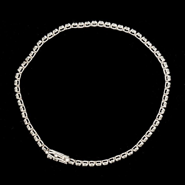ARMLÄNK, 18 k guld med åttkantslipade diamanter ca 2,00 ct. Vikt ca 2,9 g.