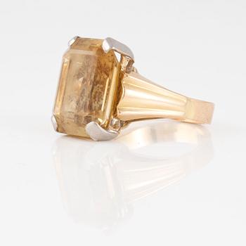 RING, med fasettslipad citrin.
