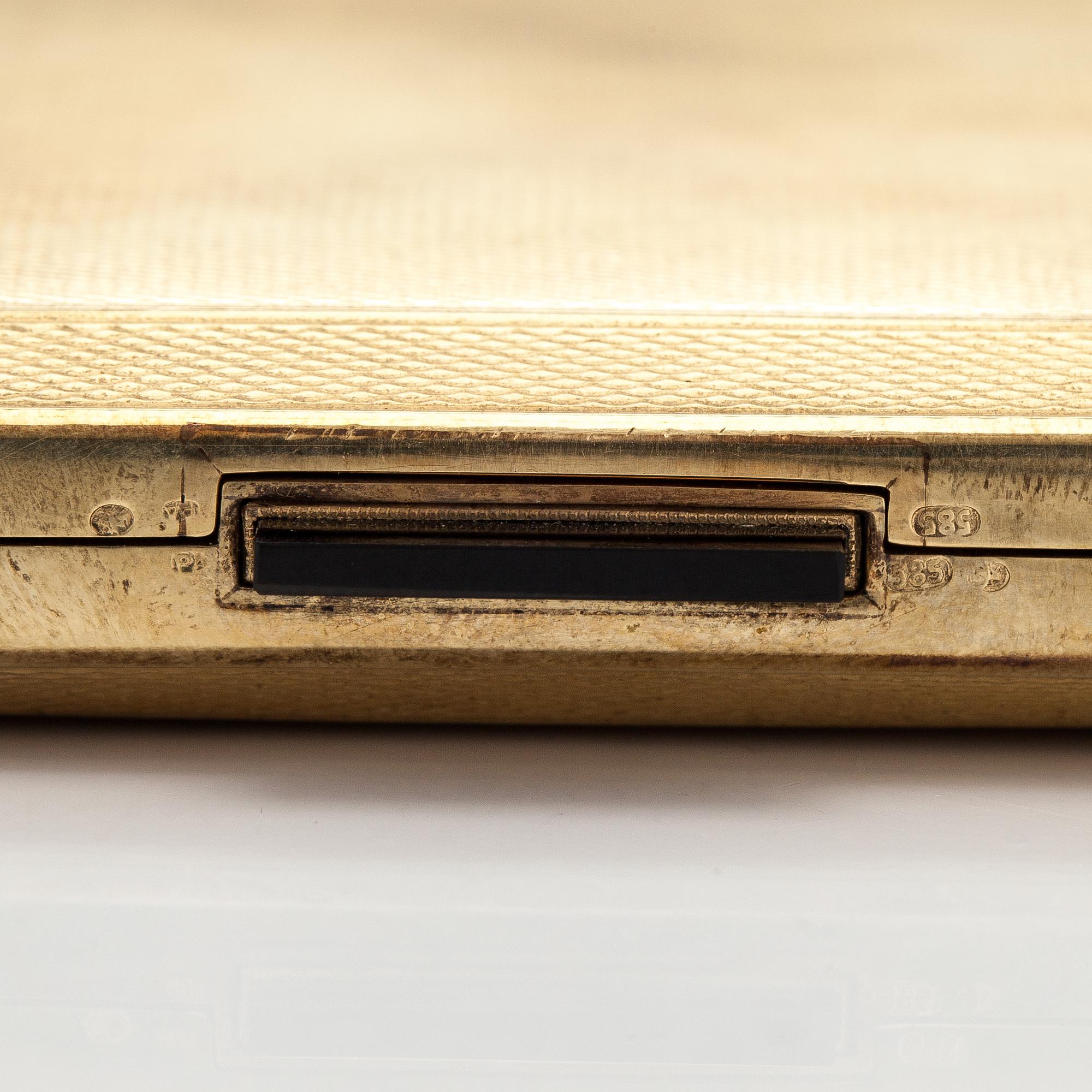 A art deco cogarette case made of 14K gold. Riemer, Czechoslovakia 1920s-30s.