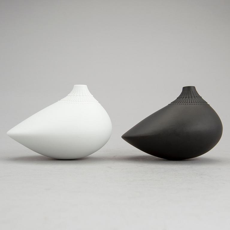 TAPIO WIRKKALA, vaser, 2 st, porslin "Pollo", Studio-Line Rosenthal.