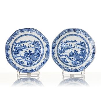 A matched set of 8 blue and white dishes, Qing dynasty, Qianlong (1736-95).