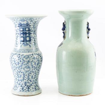 Two Chinese blue and white vases, early 20th centruy.