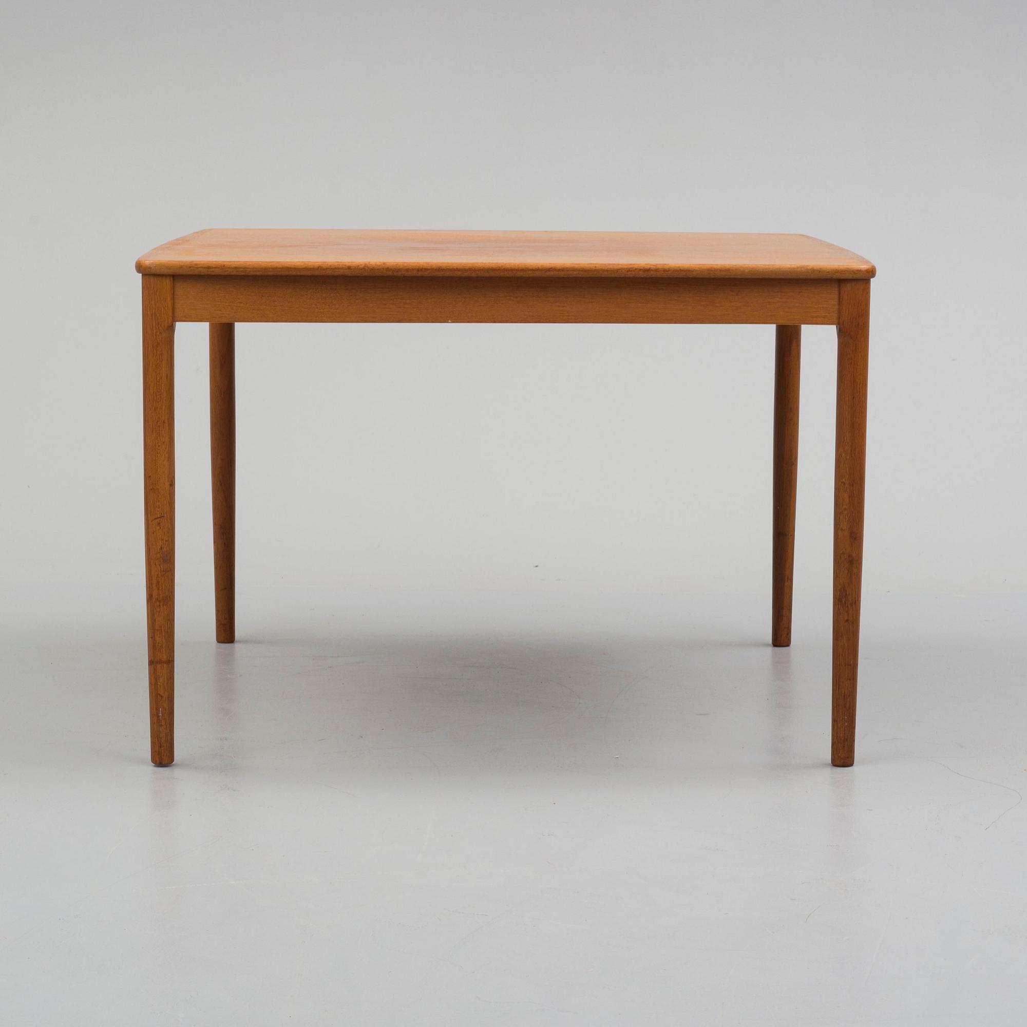 A second half of the 20th century coffee table, designed by Yngvar Sandström, AB Seffle Möbelfabrik, Sweden.