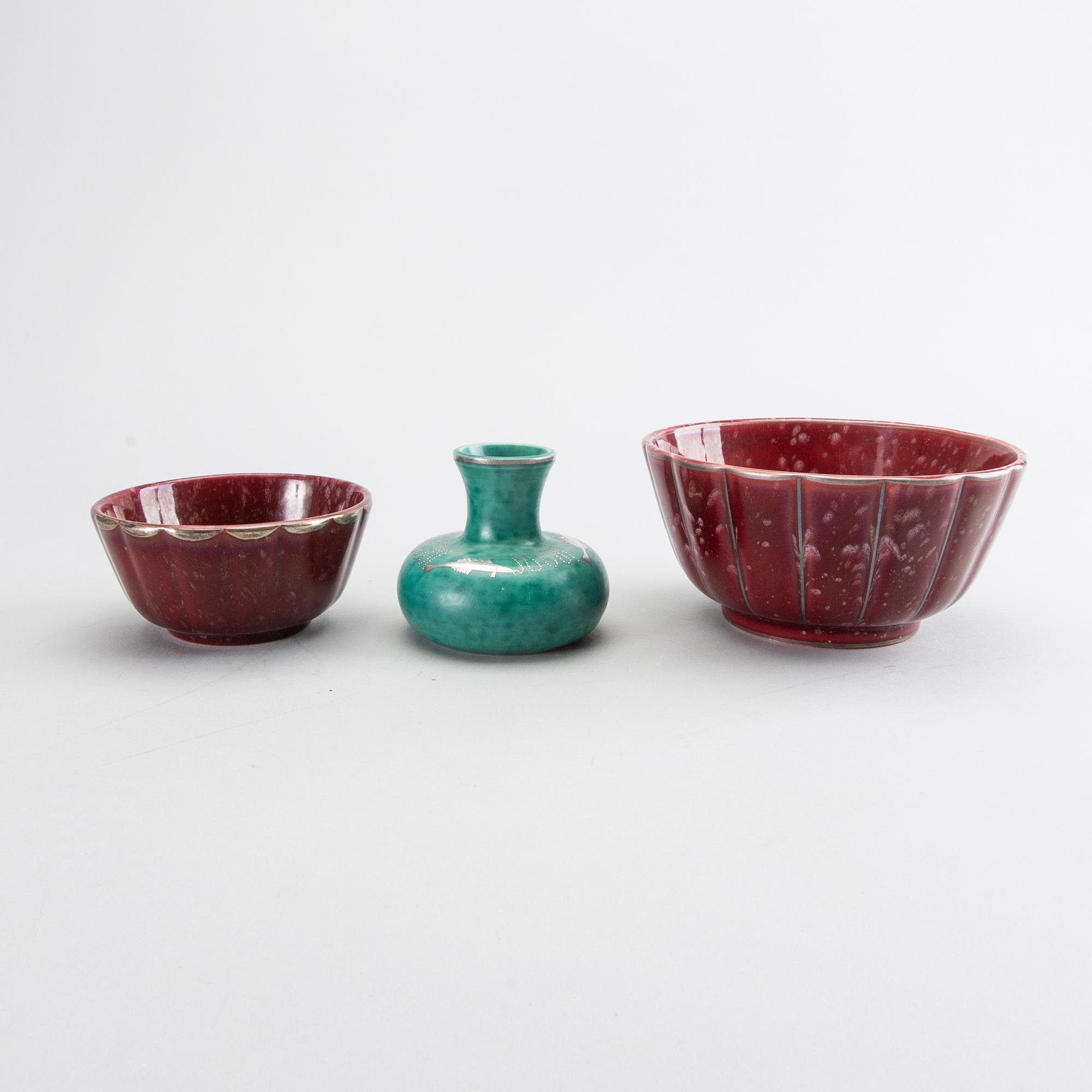 WILHELM KÅGE, skålar 2 st samt vas, Gustavsberg 1900-talets andra hälft.