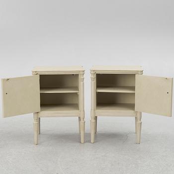 Sängbord, ett par, samtida.