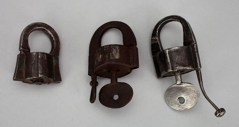 POLHEMSLÅS, 3 st, järn, 1700/1800-tal.