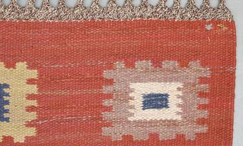 CARPET. "Röd grön äng". Flat weave (Rölakan). 357 x 251  cm. Signed AB MMF.