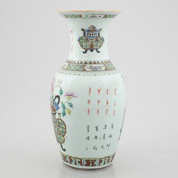 Vas, porslin, Kina, tidigt 1900-tal.