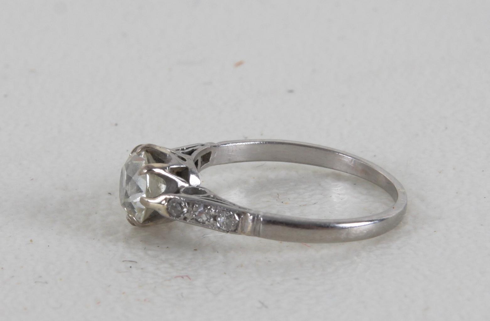 RING, vg 14K med gammalslipad diamant ca 0,5ct + 6 rosenstenar.