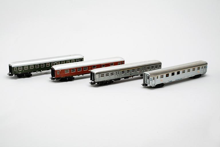 PARTI MODELLTÅG, 29 delar, huvudsakligen Märklin, Tyskland, 1900-talets andra hälft.