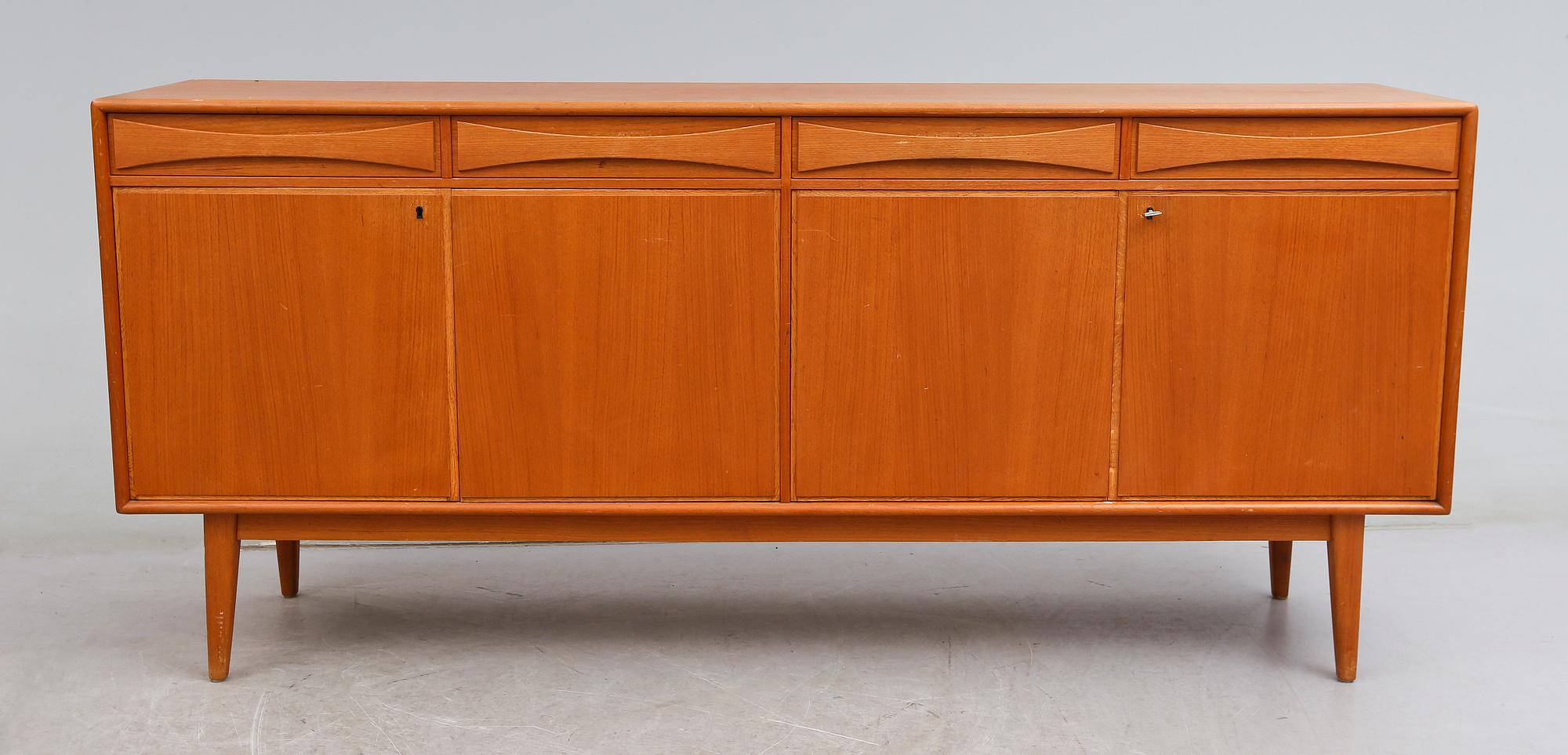 SIDEBOARD, Möbelfabriken Linden, Horda, 1900-talets andra hälft.