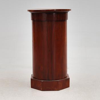 KOLONNSKÅP, 1800-talets mitt.