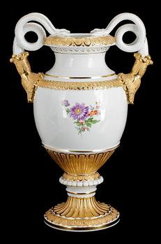 PRAKTVAS, porslin, Meissen, 1900-talets första hälft.