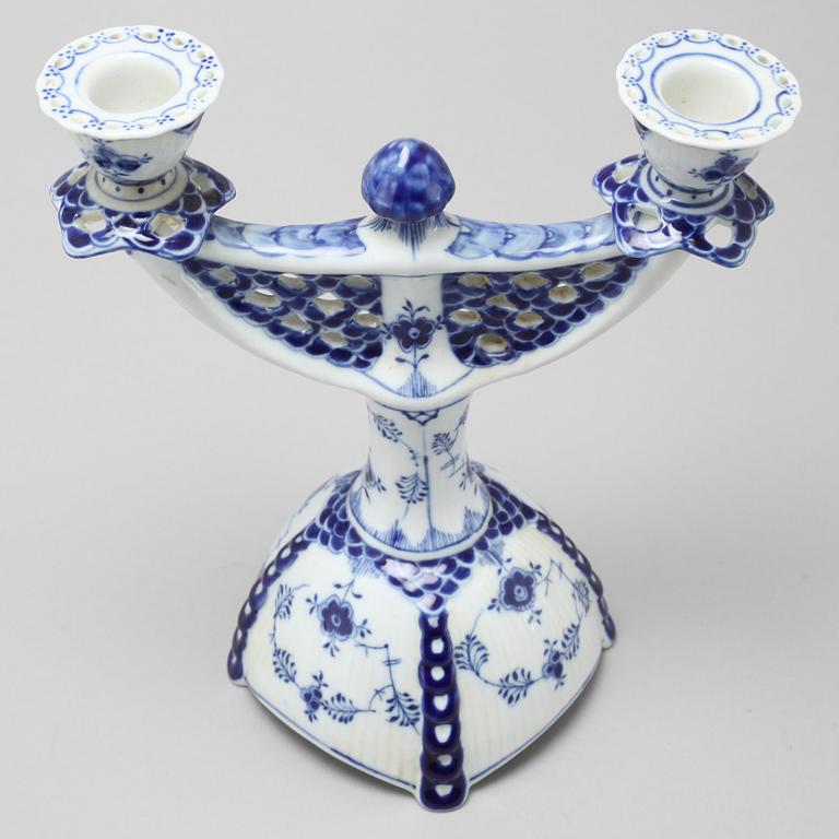 KANDELABER, porslin, dekor "Musselmalet", Royal Copenhagen, 1900-talets andra hälft.