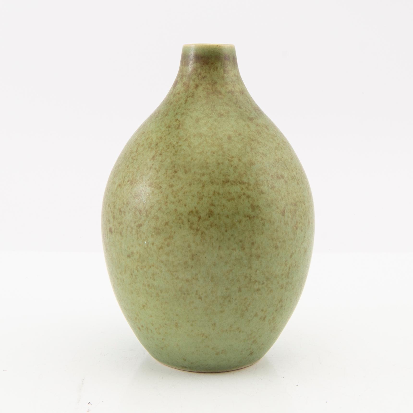 Erich & Ingrid Triller, vas Tobo stengods signerad.