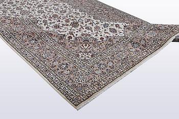 A carpet, Kashan, ca 368 x 245 cm.