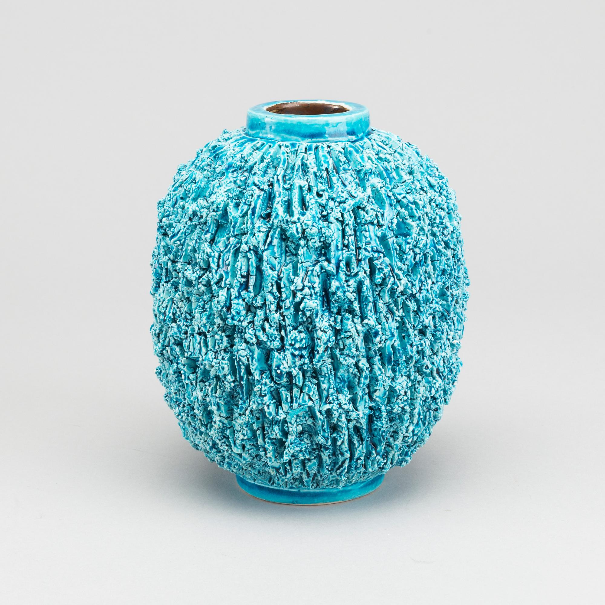 GUNNAR NYLUND, vas "Igelkottvasen", chamotterat stengods, Rörstrand.