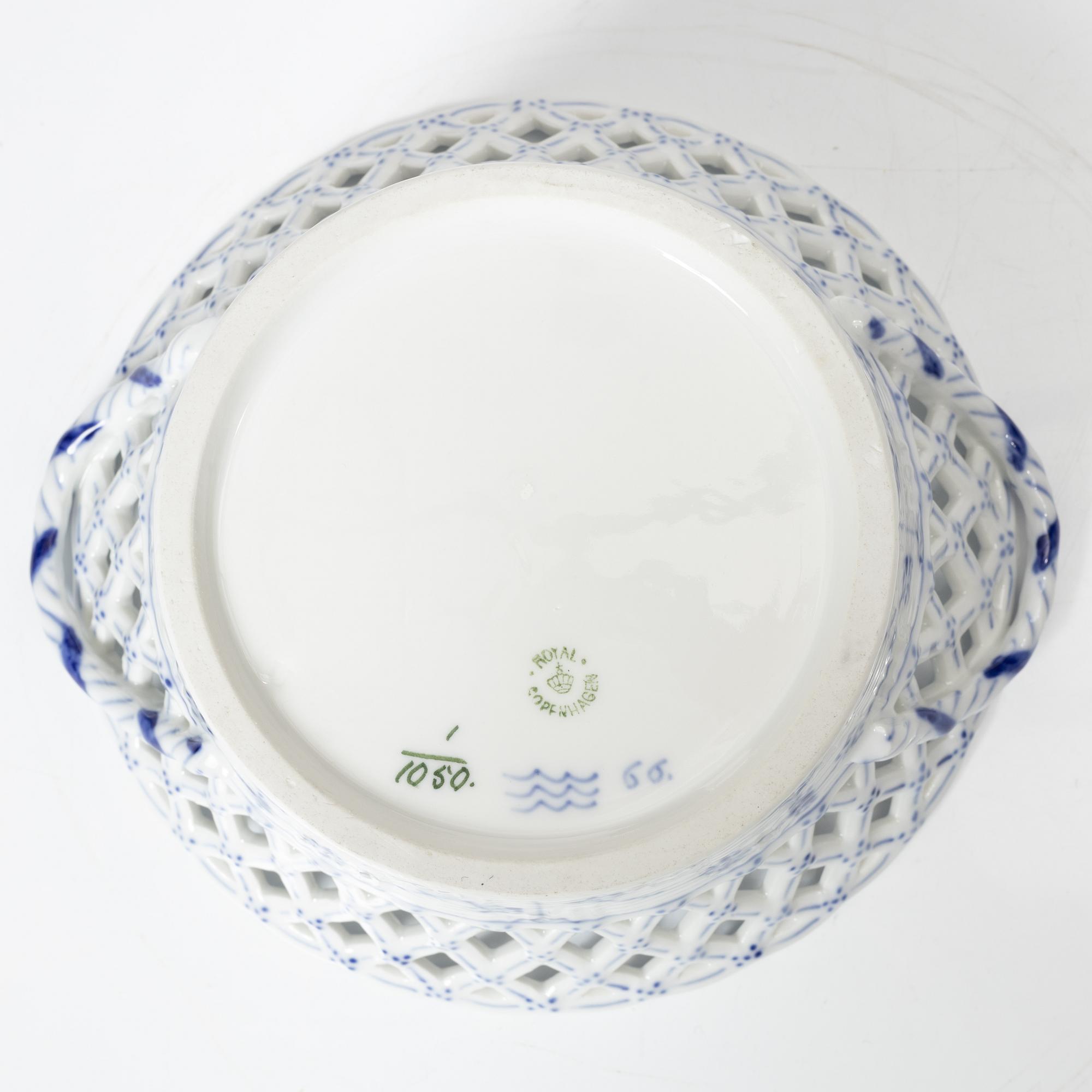 Royal Copenhagen, gallerskål med fat, "Musselmalet", Danmark, 1889-1922.