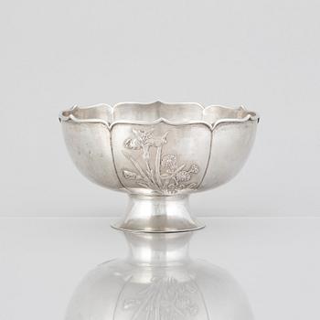 A Chinese silver bowl, early 20th Century.