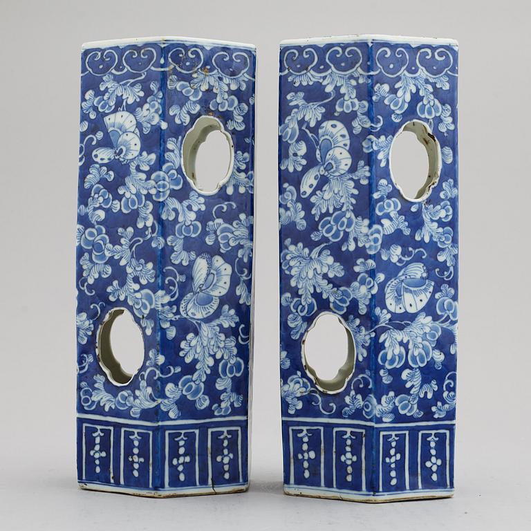 A pair of lanterns/mounted as lamps, late Qingdynasty, circa 1900.