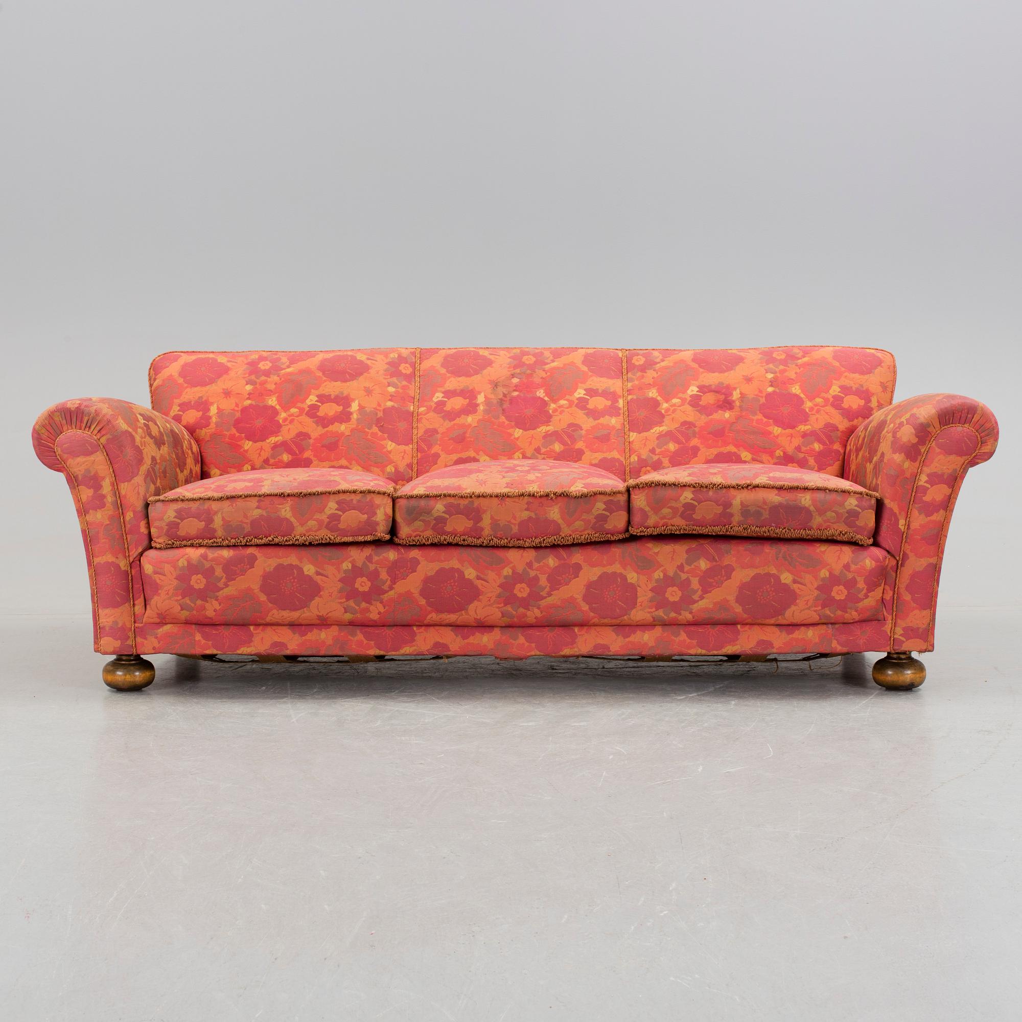 A 1940´s or 1950´s sofa.