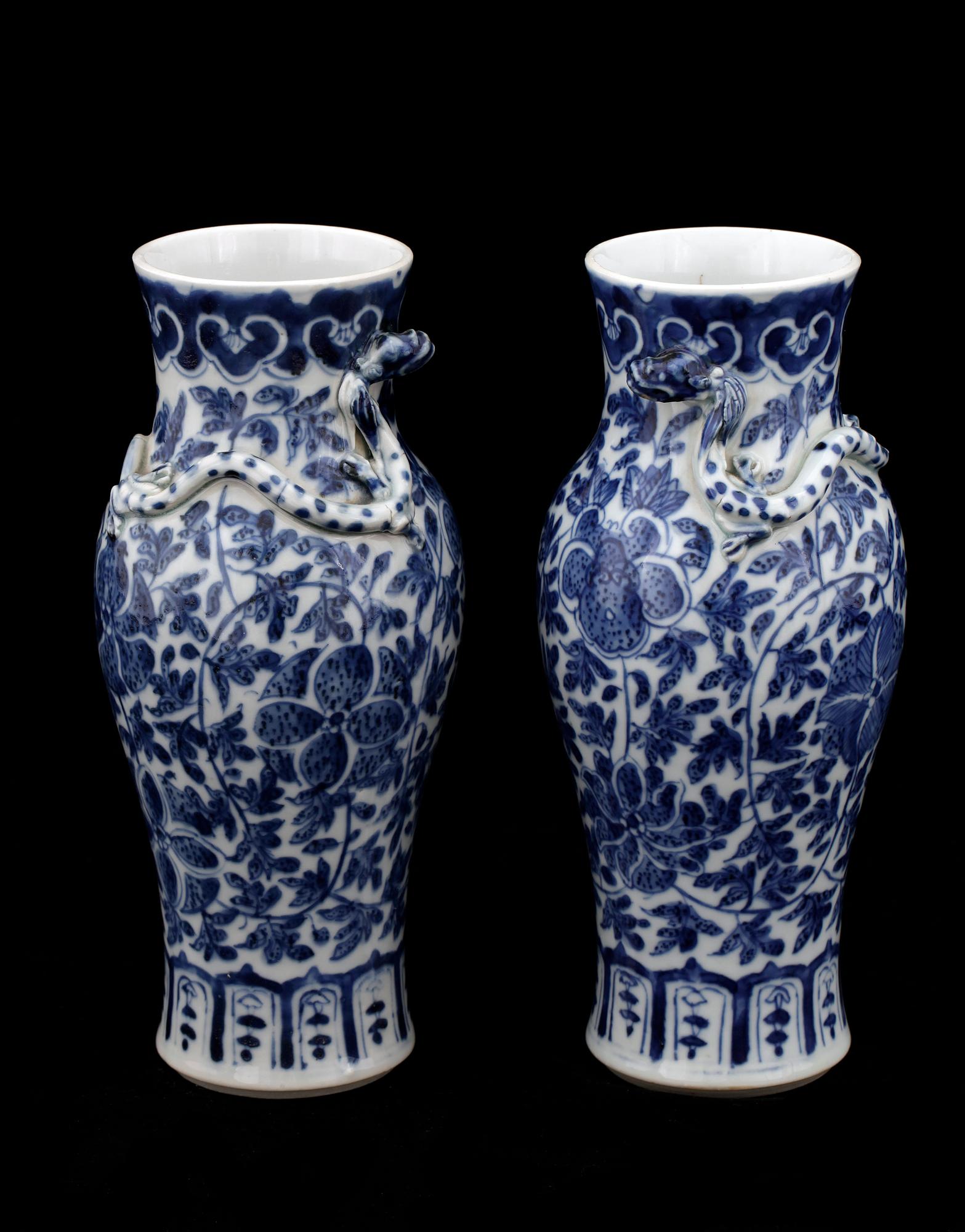 VASER, ett par, porslin, Kina troligen 1800-tal.