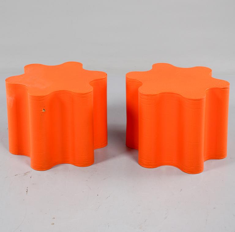 SITTPUFFAR, 2 st, 1900-talets andra hälft.