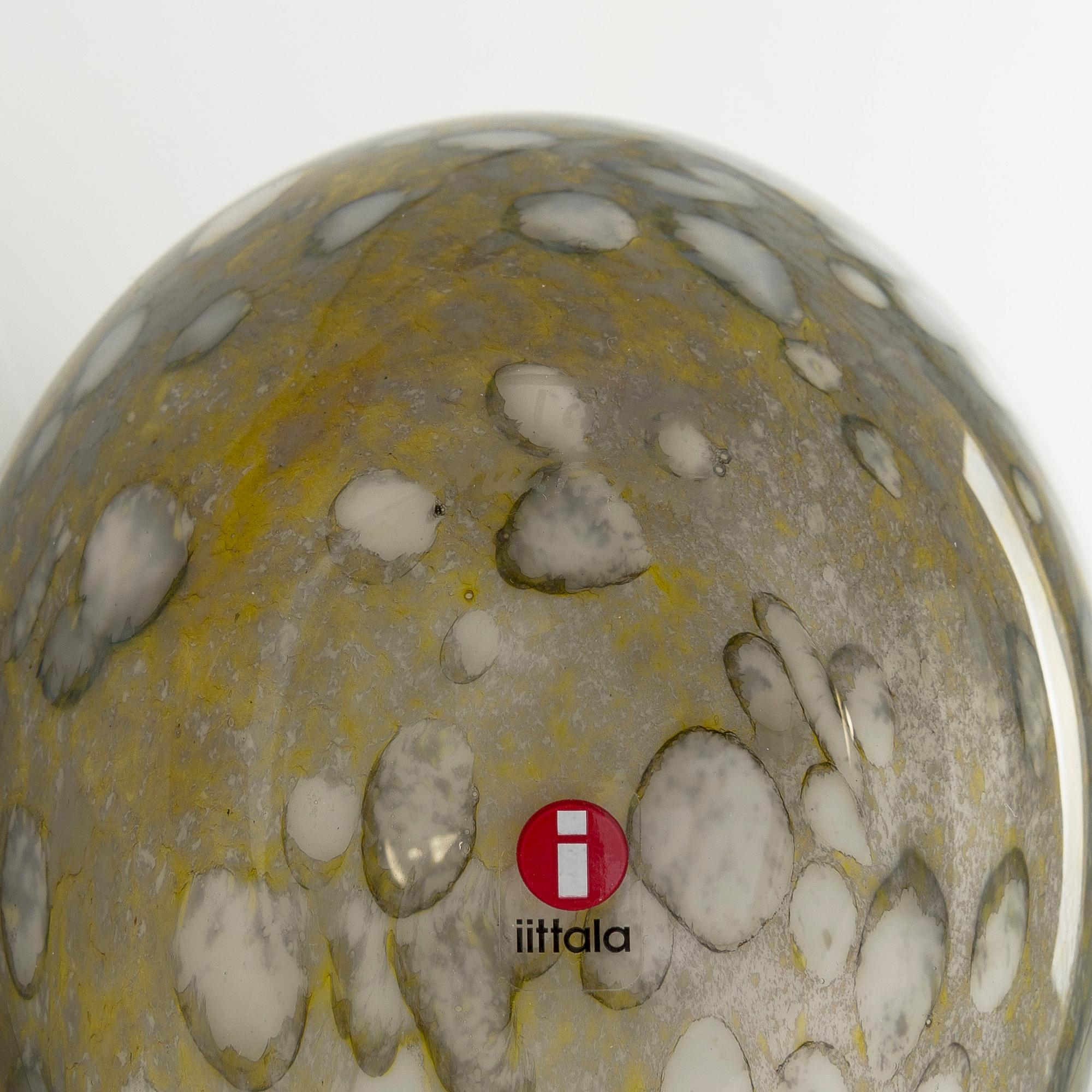 Oiva Toikka, A glass bird 'Pine grossbeak female' Unique Days spring 2006, signed O. Toikka Nuutajärvi.