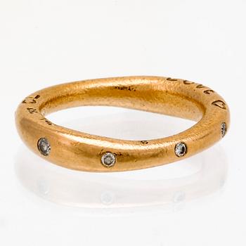 Ole Lynggaard ring 18K gold,  9 brilliant-cut diamonds 0,18 ct in total TW VS.