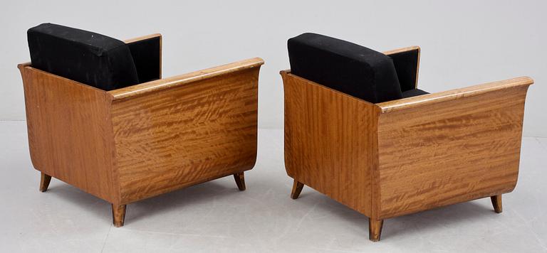 FÅTÖLJER, ett par, 1930/40-tal.