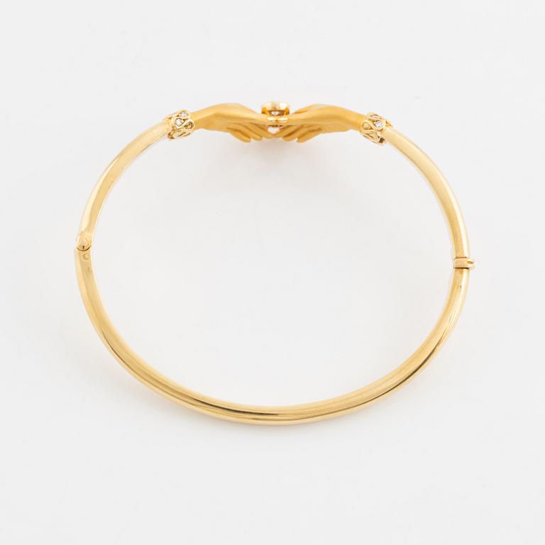 Carrera y Carrera, armring 18K guld i form av händer med briljantslipade diamanter.