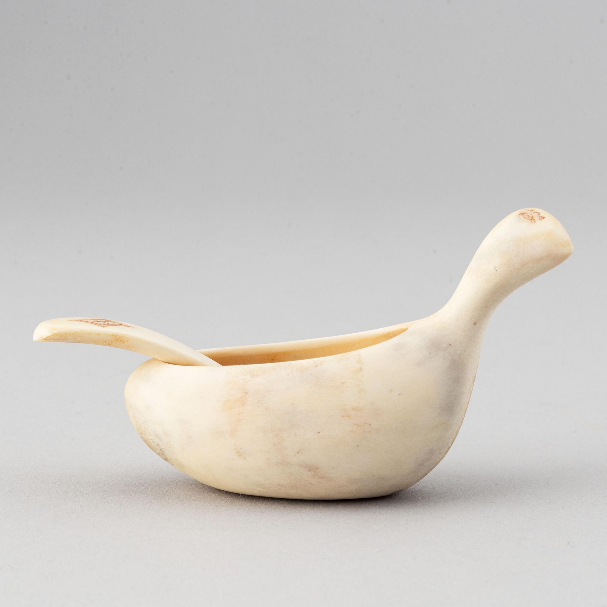 Lars Levi Sunna, saltripa med sked, renhorn, signerad LL Sunna.