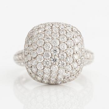 Ring, vitguld med briljantslipade diamanter.