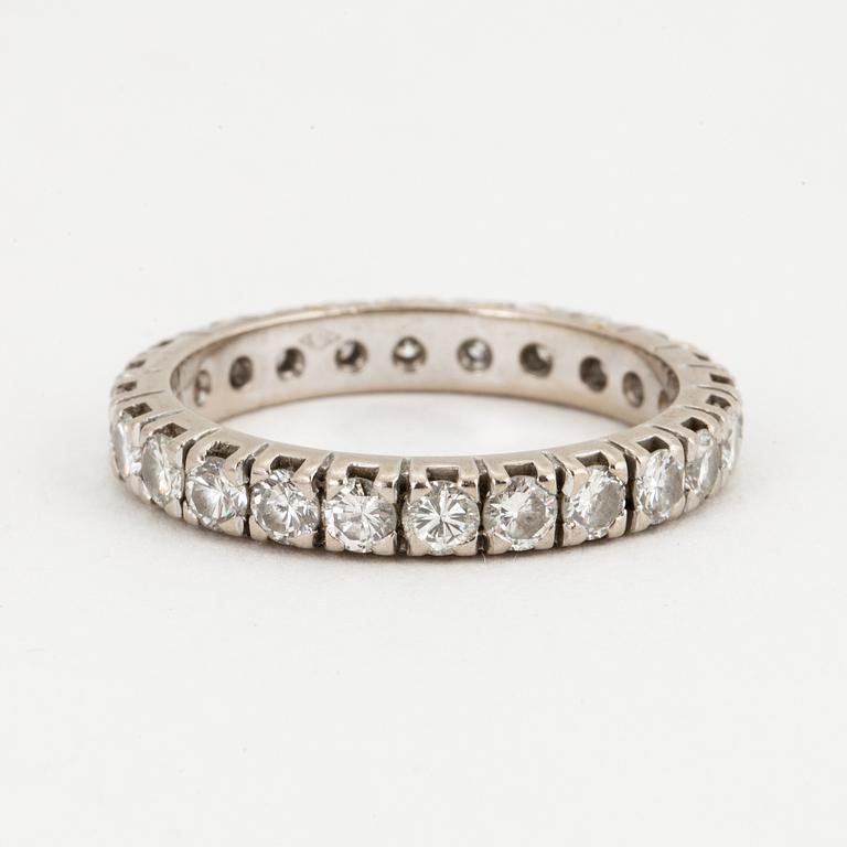 FULL ETERNITY RING, 18K white gold with 24 diamonds approx. 1.20 cts.