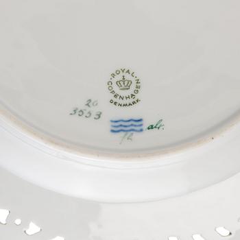 A set of eight Royal Copenhagen 'Flora Danica' dessert plates, Denmark, 20th Century.