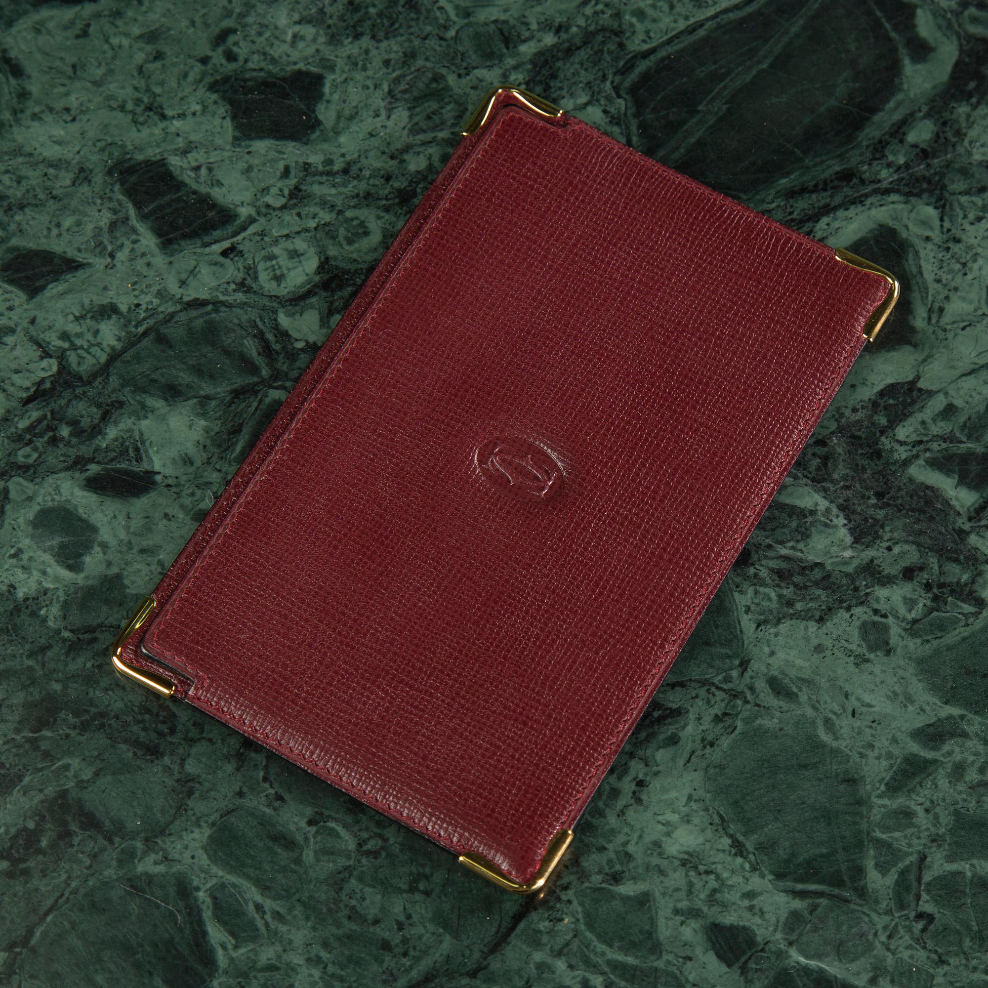 A scarf and a block, CARTIER.